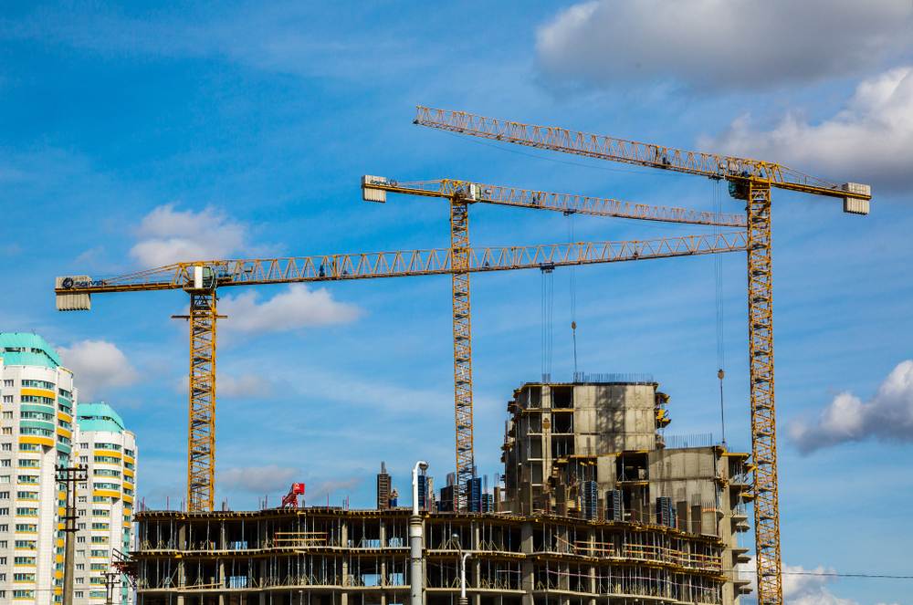 how do tower cranes work